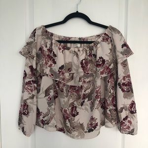 Aritzia - Wilfred Off the shoulder shirt